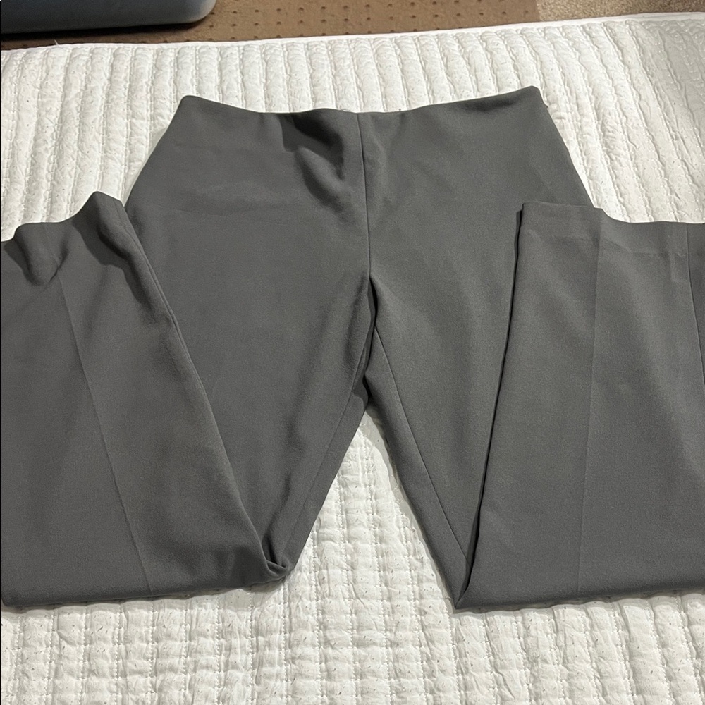 Chic Women's Gray Straight Leg Pants